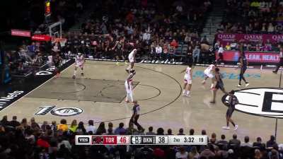 [Highlight] Kevin Durant shows off some bounce as he sees an open lane
