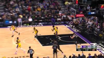 [Highlight] Lebron James forces Huerter to make a business decision as he explodes for the transition throwdown