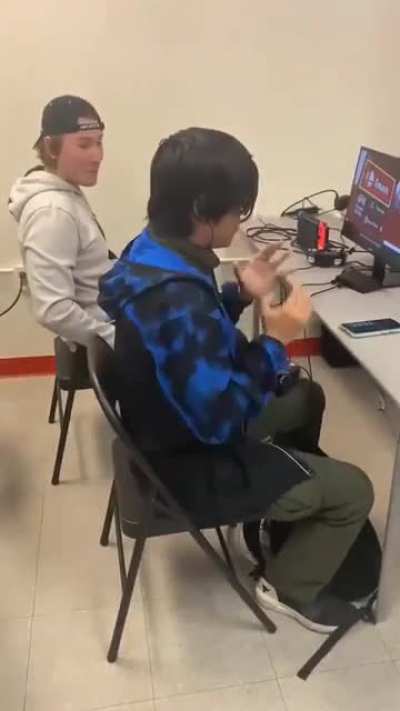 Guy activating his "Forced Adrenaline Rush Skill" before a set ?