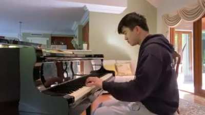 Teenager plays Rush E on real piano