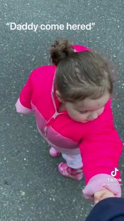 Mom.. Who's sleep with me? !!!
