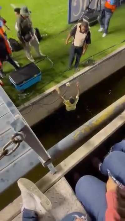 To invade the pitch