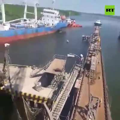 Chinese ship crashing into a pedestrian bridge at the Ecuadorian Naval Shipyard. Ecuador 16/06/2020