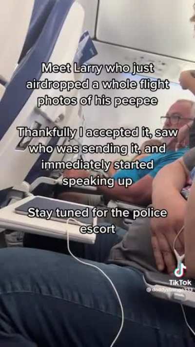 Man airdrops a picture of himself naked to all passengers of an airplane