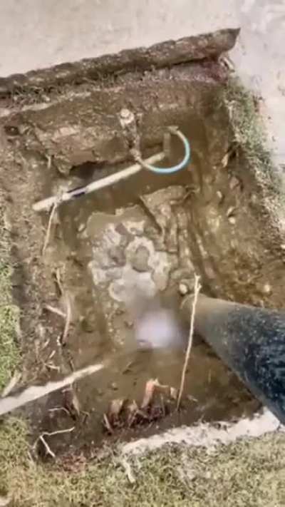 They this guy pressure shovel a hole ?