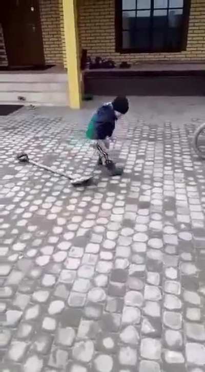WCGW playing with a shovel ?