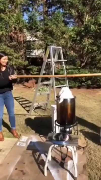 To fry a chicken