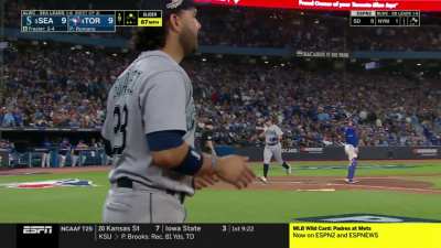 [Highlight] Adam Frazier gives the Mariners the lead with an RBI double in the 9th!