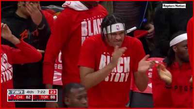 [Highlight] Scottie Barnes gets back-to-back blocks, then threads the needle to Siakam for the dunk!