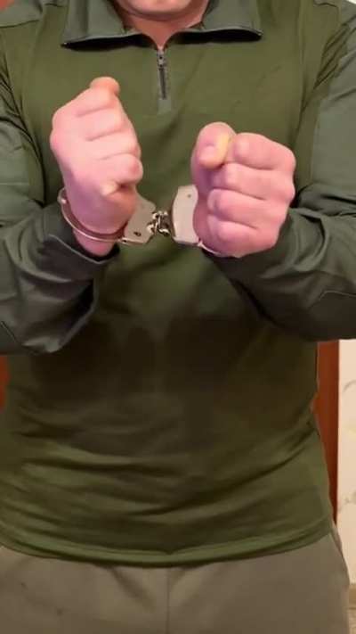 How to break handcuffs
