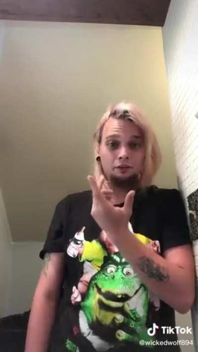 I like the dudes hair tho