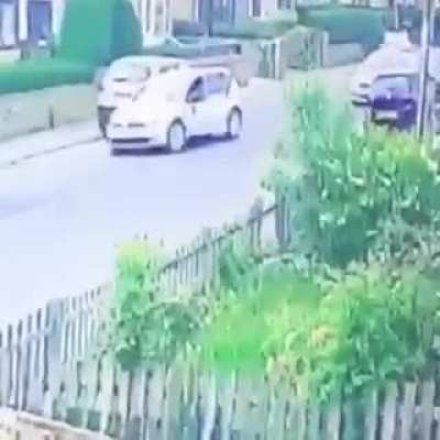 Idiot in car turned master of disguise, popped up on FB