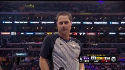 [Highlight] Ref puts some sass in this flagrant foul explanation
