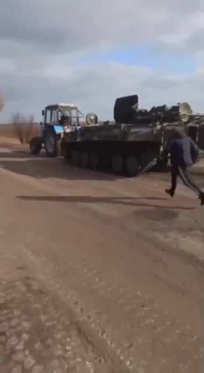 Ukrainian villagers are stealing the Russian Armored Combat Vehicle