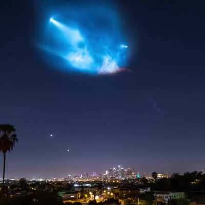 SpaceX falcon 9 leaving Earth's atmosphere and created a "Twilight Phenomenon"