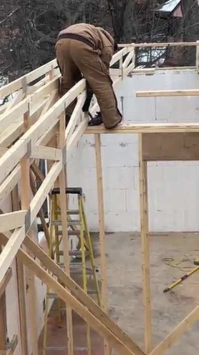 Asked him to put a toenail into this truss and warned him of the dangers. Somehow we ended up here… ? ? ?