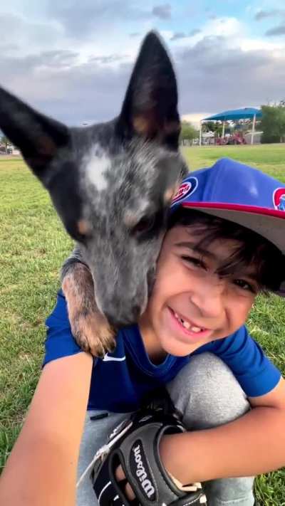 Kid takes selfie ??