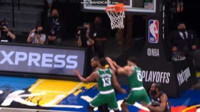 [Highlight] Tatum gets poked in the eye by Durant