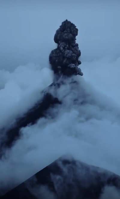 ? This volcano is called Volcán De Fuego and it erupts every 10-15 minutes. It’s like Old Faithful but in volcano form. ?