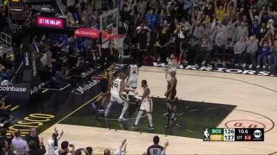 [Highlight] Steph hits a ridiculous rainbow 3 to extend the lead to 4 in overtime