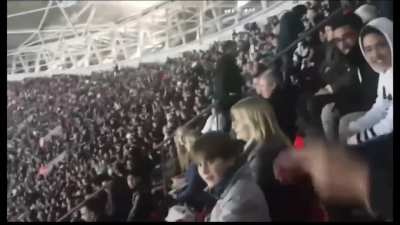 2 kids get 82,000 people to start a wave at a football match