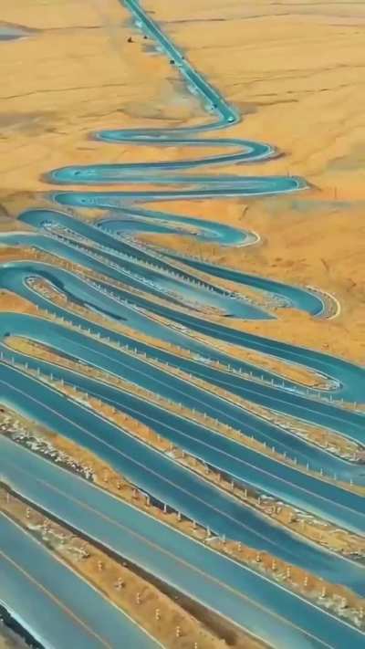 in 2019 in the Kunlun Mountains, a high-altitude highway called "Panlong" or "Heavenly Road of the Pamirs" was built. The road, which tourists nicknamed "road hell" has about 600 sharp turns, mostly 180 degrees.