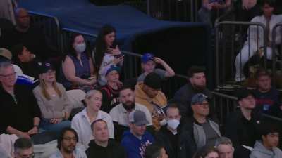 [Highlight] Female Mavs fan reaches nirvana at the sight of Jalen Brunson