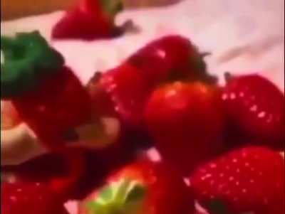 Strawberry snek