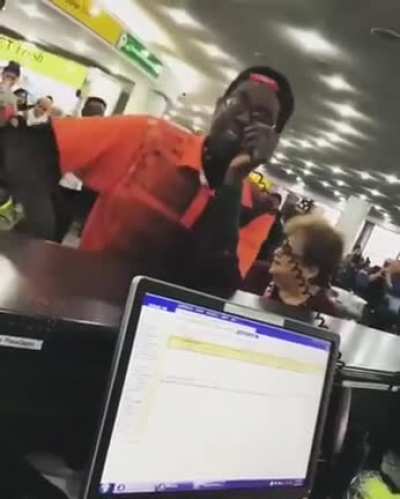 Beatbox across the Airport? ???? why doesn’t cool stuff happen when I’m there…