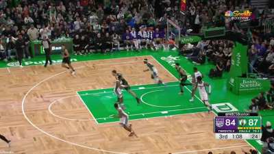 [Highlight] Jayson Tatum throws up a hopeless looking layup but turns out to be an alley oop to Luke Kornet