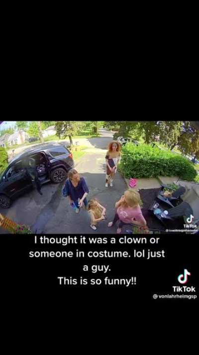 This poor guy just being himself “I thought It was a clown”