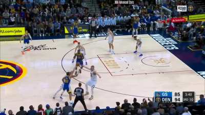 [Highlight] Nikola Jokic shows Steph Curry that he's going to kick the ball if he throws a pocket pass. Steph goes high and instead Jokic steals the ball.