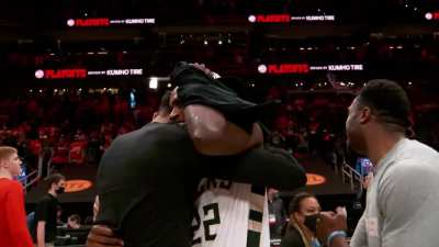 [Highlight] Giannis and Middleton embrace postgame in Phantom Cam.