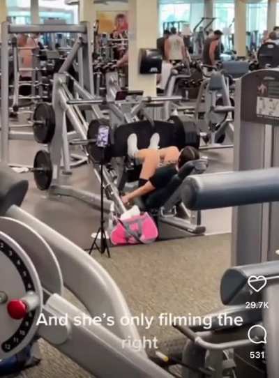 “Influencer” lying to her followers while working out her legs unevenly…