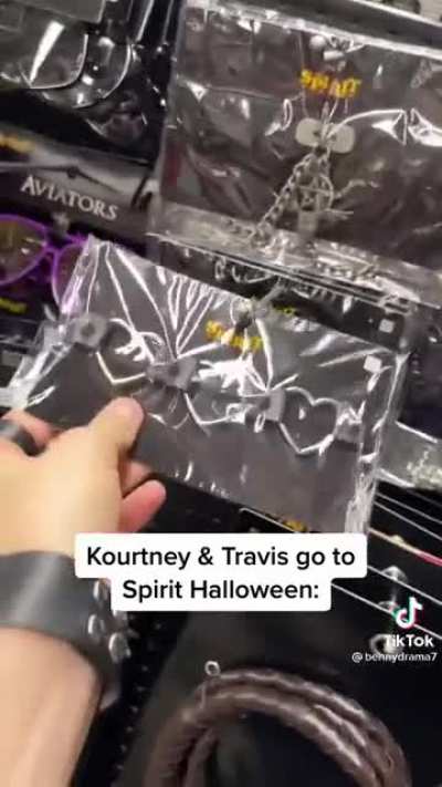 Kourtney & Travis go to Spirit Halloween ?✨