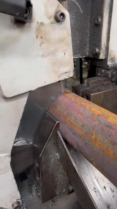 The smoothness of this saw through a solid steel bar (4" diameter?)