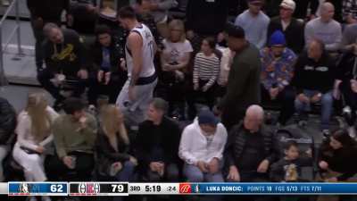 [Highlight] Luka Doncic tumbles over the courtside seats while trying to recover the ball.