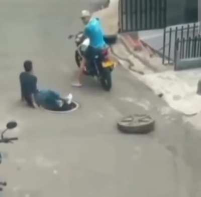 WCGW trying to steal a manhole cover