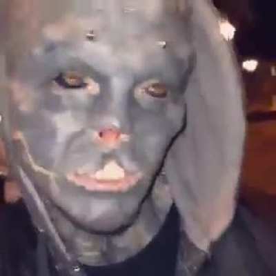 Thus dude going full alien mode.. I'm cringing out of my skin