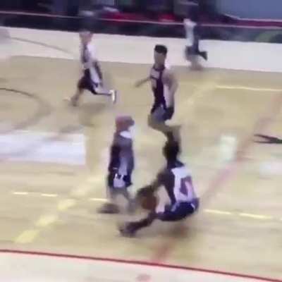 Little person breaks defender's ankles ?
