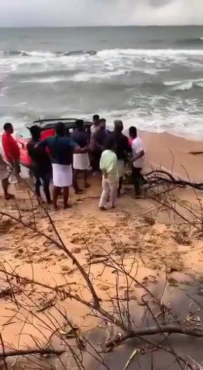 WCGW driving around a Jeep on a beach