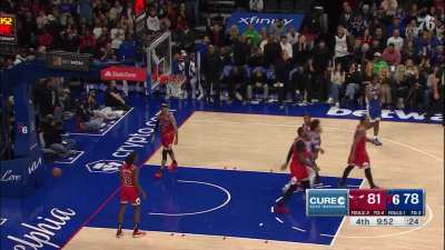 [Highlight] Kelly Oubre Jr. with the athletic slam!