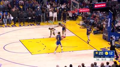[Highlight] Mathurin grabs Curry's leg for some reason