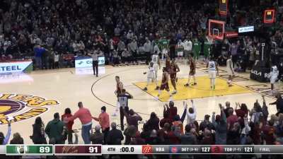 [Highlight] Cedi Osman forces Schroder into a tough game-tying shot and gets the stop, completing the 19 point comeback