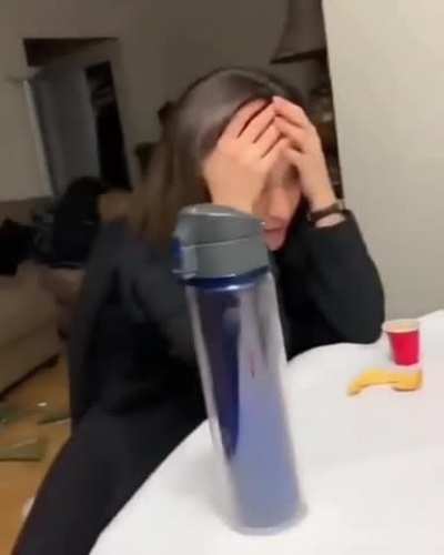 That’s how a glass table twerks