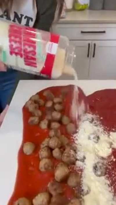 hell nah am i gonna eat spaghetti off someone's nasty ass counter