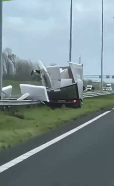 Stormy day in NL, ? overreacted screams
