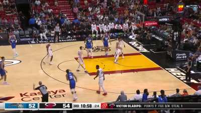 [Highlight] Markelle Fultz effortlessly swishes a three pointer with a similar form to how he shot in college!