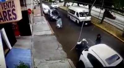 Driver attacks thieves after attempted robbery