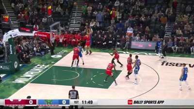 [Highlight] Brook "Splash Mountain" Lopez hits two 3PT's within 30s of the game start for the Bucks